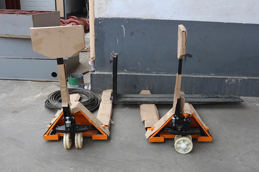 Machines à placage de bois et pièces détachées exportées au Gabon