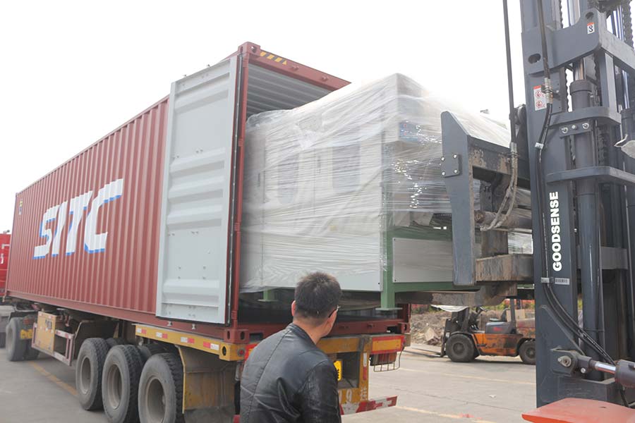 ligne de pavage de placage de contreplaqué et machine de meulage de bord veneed exportée vers le Vietnam
