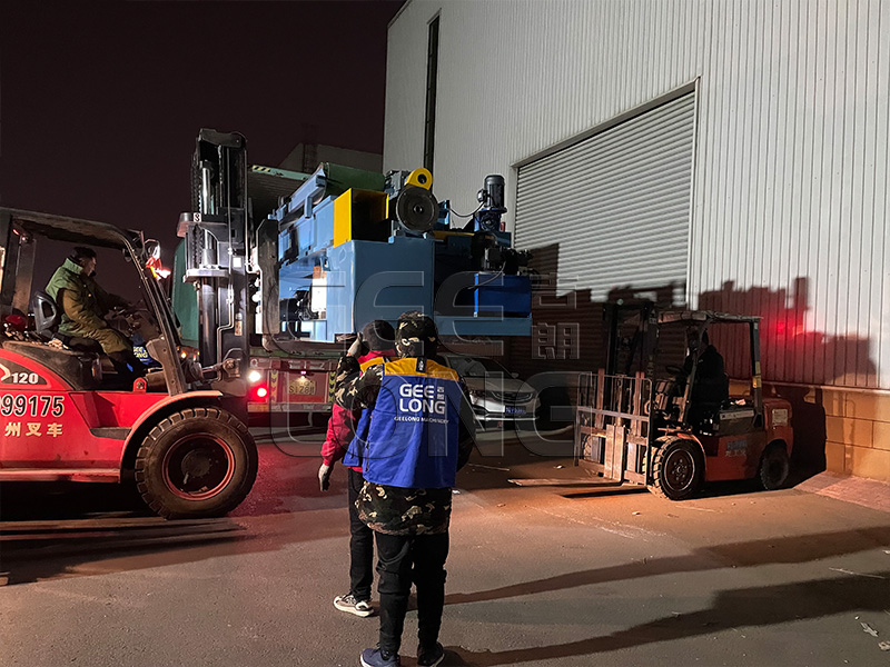 GEELONG a exporté une ligne de machines d'épluchage de placage entièrement automatique de 8 pieds