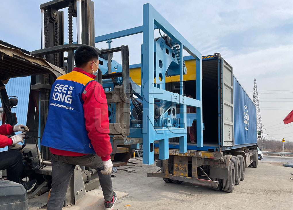 La Chine GEELONG a exporté 6 ensembles de lignes de machines à éplucher les placages de 4 pieds