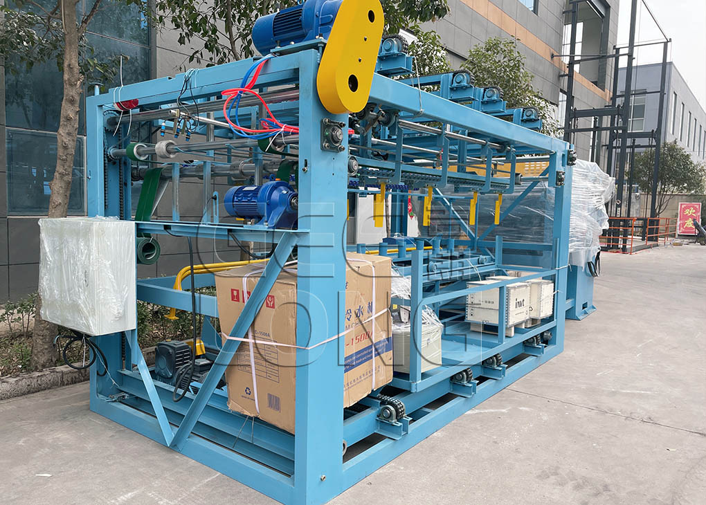 La Chine GEELONG a exporté une machine de composition de placage de noyau de 4 pieds