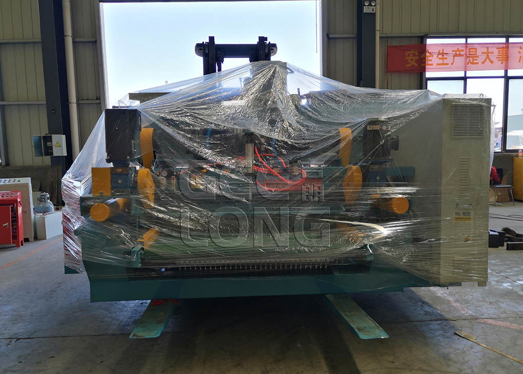 Geelong Spindleless Lipneer Peeling Machine est exporté