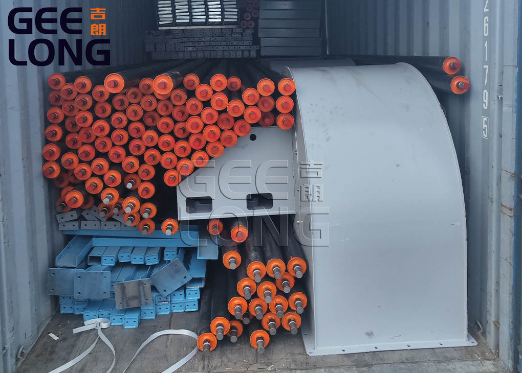 Machine de séchoir à placage de type rouleau en porcelaine exportée vers la Russie par Shandong Geelong Machinery Company.