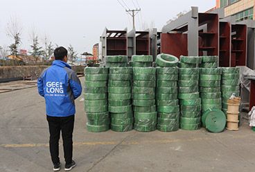 Machines à placage de bois et pièces détachées exportées au Gabon