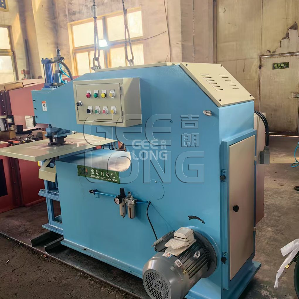 Machine automatique de placage avec dispositif d'alimentation en placage