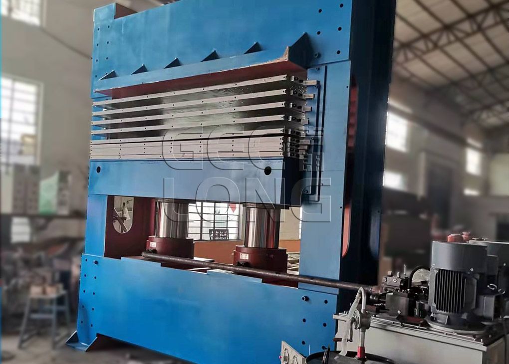 Chine GEELONG 500T 10 couches contreplaqué machine de presse à chaud