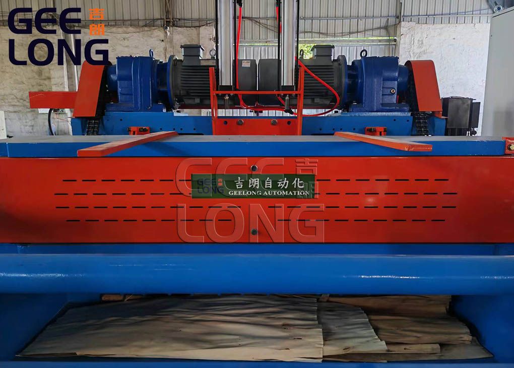 Machine à éplucher les placages sans broche en Chine