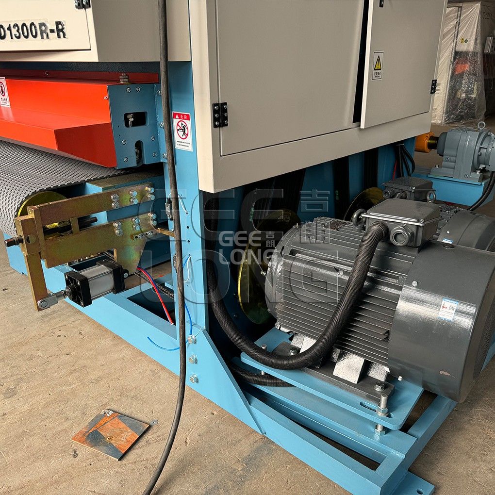 China plywood calibration sanding machine with polishing rubber roller