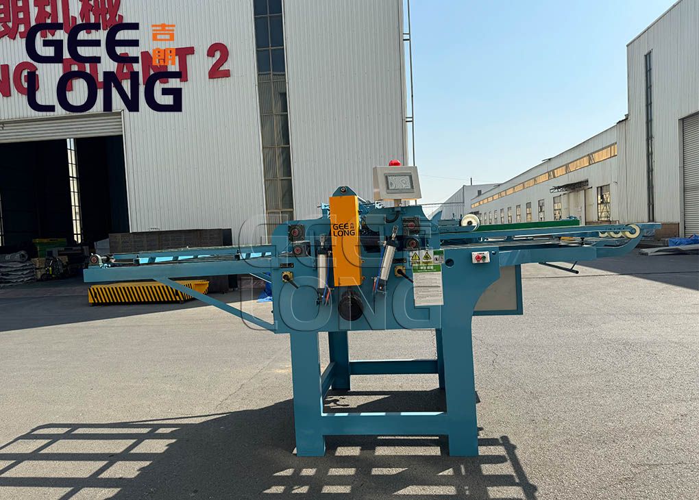 Machine à couper le placage de noyau de bois