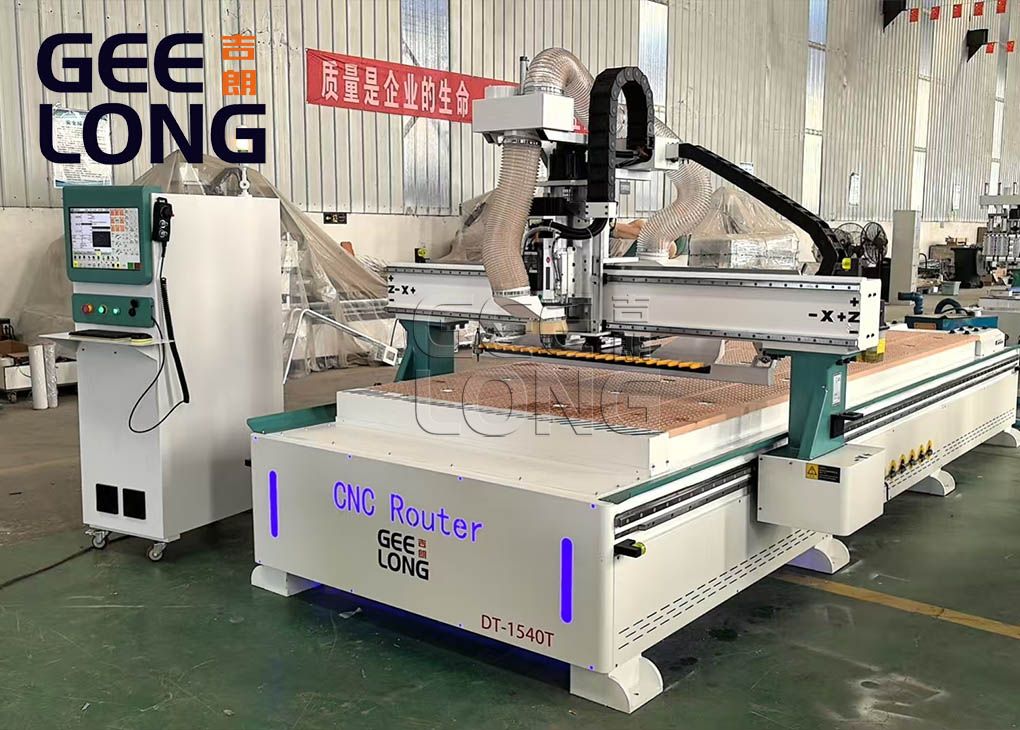 Configuration de routage CNC China Geelong avec système de changement automatique de lame de couteau