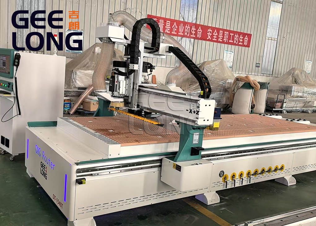 Configuration de routage CNC China Geelong avec système de changement automatique de lame de couteau