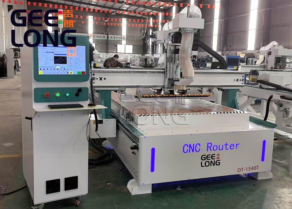 Configuration de routage CNC China Geelong avec système de changement automatique de lame de couteau