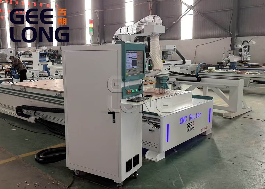 Configuration de routage CNC China Geelong avec système de changement automatique de lame de couteau
