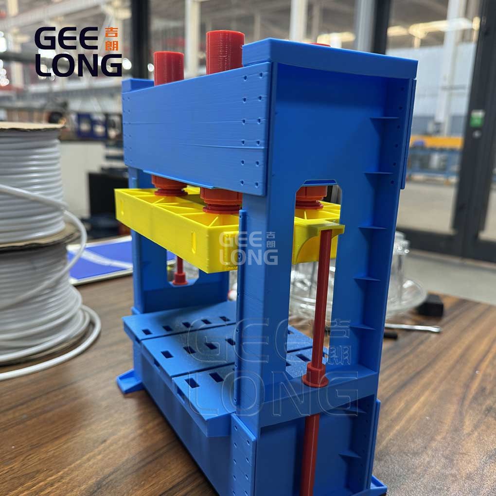 usine de machines de pressage à froid pour contreplaqué en Chine