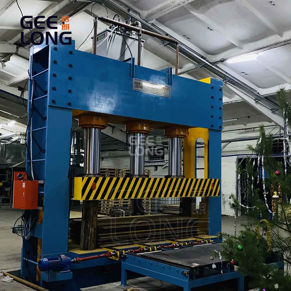 usine de machines de pressage à froid pour contreplaqué en Chine