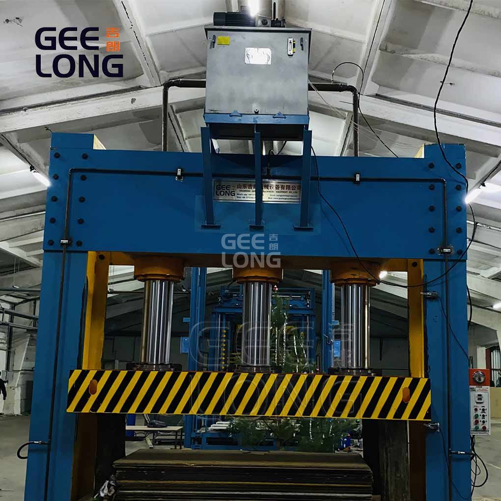 usine de machines de pressage à froid pour contreplaqué en Chine
